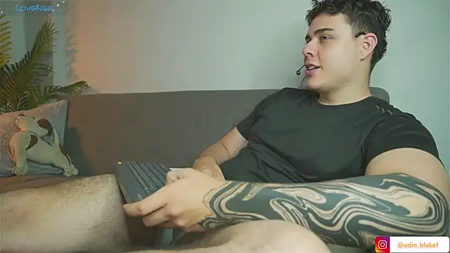 Snapshot of odin_blake chatting on December 3, 2:12 am odin blake online show from December 3, 2:12 am