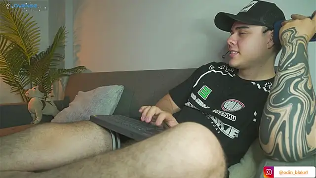 Snapshot of odin_blake chatting on December 24, 2:21 am odin blake online show from December 24, 2:21 am