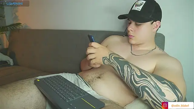 Snapshot of odin_blake chatting on January 7, 2:54 am odin blake online show from January 7, 2:54 am