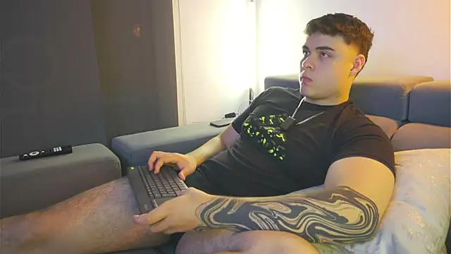 Snapshot of odin_blake chatting on February 21, 2:50 am odin blake online show from February 21, 2:50 am