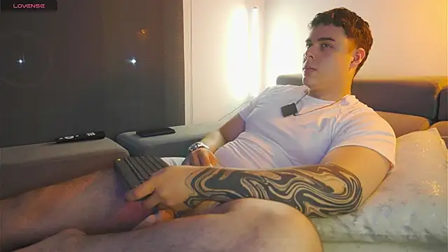Snapshot of odin_blake chatting on March 6, 1:16 am odin blake online show from March 6, 1:16 am