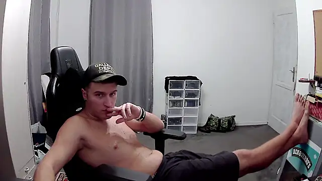 PKrisztian online show from November 15, 4:31 pm