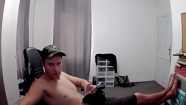 Snapshot of PKrisztian chatting on September 26, 11:41 am PKrisztian online show from September 26, 11:41 am