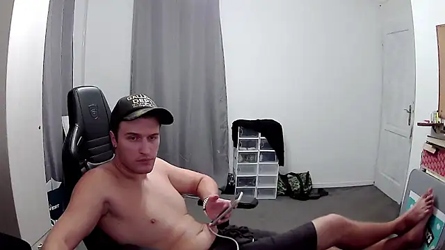 Snapshot of PKrisztian chatting on September 28, 4:05 pm PKrisztian online show from September 28, 4:05 pm