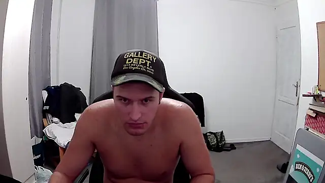 Snapshot of PKrisztian chatting on September 23, 9:25 pm PKrisztian online show from September 23, 9:25 pm