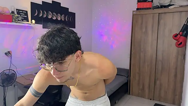 Kisan Smith online show from October 25, 2:57 am