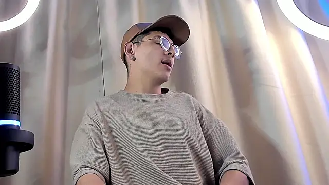 a lejandro 0 8 online show from February 5, 10:33 pm