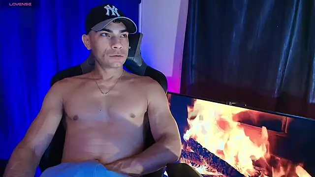 sexyboycolombi4 online show from June 29, 7:36 pm