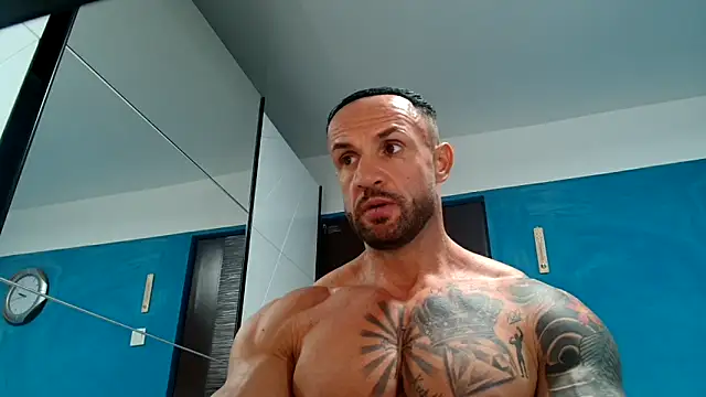 Snapshot of Magnificmuscles89 chatting on September 25, 11:20 am Magnificmuscles89 online show from September 25, 11:20 am