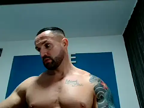 Snapshot of Magnificmuscles89 chatting on March 2, 10:13 pm Magnificmuscles89 online show from March 2, 10:13 pm