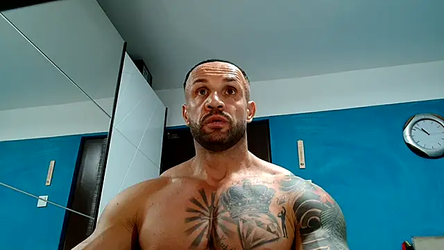 Snapshot of Magnificmuscles89 chatting on October 16, 7:55 pm Magnificmuscles89 online show from October 16, 7:55 pm
