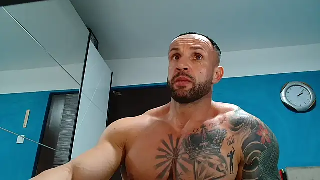 Snapshot of Magnificmuscles89 chatting on October 13, 11:11 pm Magnificmuscles89 online show from October 13, 11:11 pm