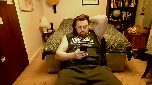 Snapshot of Hairy_Guy30 chatting on February 20, 9:20 pm Hairy Guy30 online show from February 20, 9:20 pm