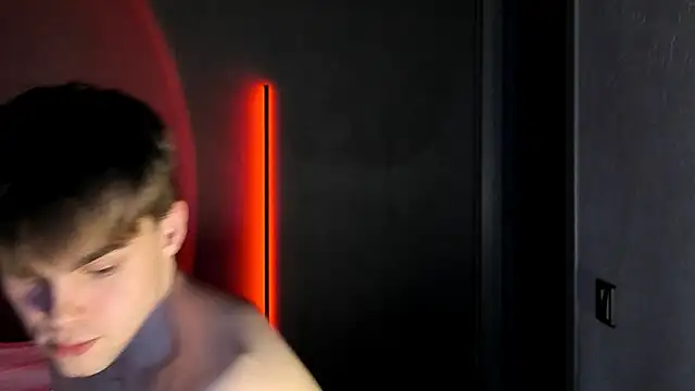 Snapshot of simonwnl chatting on October 24, 10:44 pm simonwnl online show from October 24, 10:44 pm