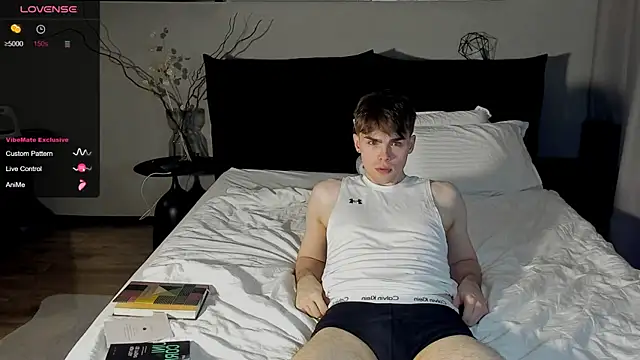 Snapshot of simonwnl chatting on March 4, 9:00 pm simonwnl online show from March 4, 9:00 pm