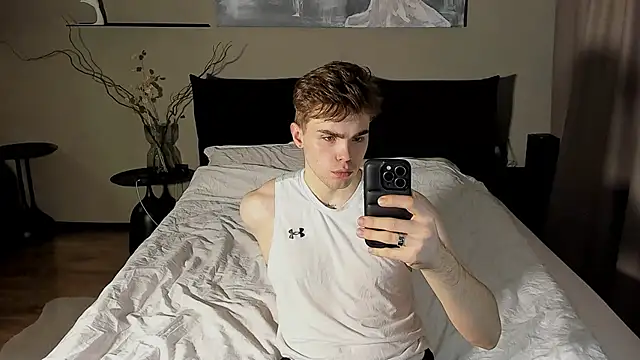 Snapshot of simonwnl chatting on February 27, 6:18 am simonwnl online show from February 27, 6:18 am