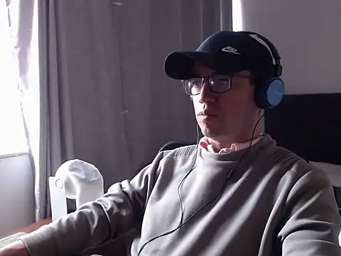 Diptongo online show from December 18, 9:22 pm