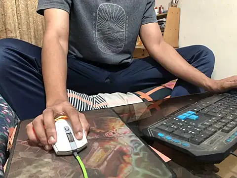 Zeuhorny online show from December 5, 6:45 pm