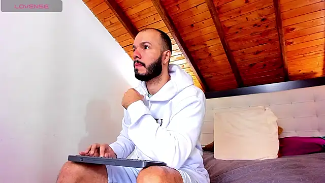 Tom Bailey online show from November 16, 1:24 pm