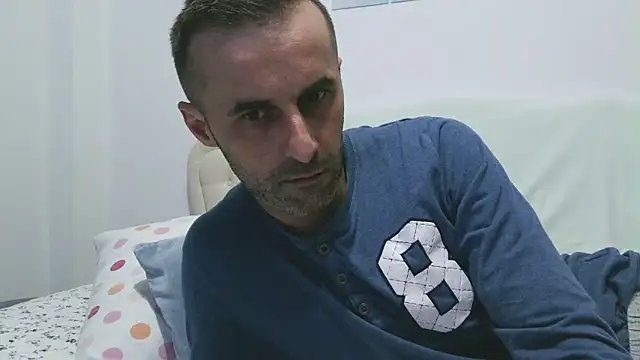 Snapshot of stevenpit chatting on December 7, 9:44 pm stevenpit online show from December 7, 9:44 pm