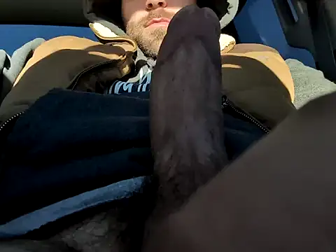 jwiththethickone413 online show from December 3, 7:11 pm