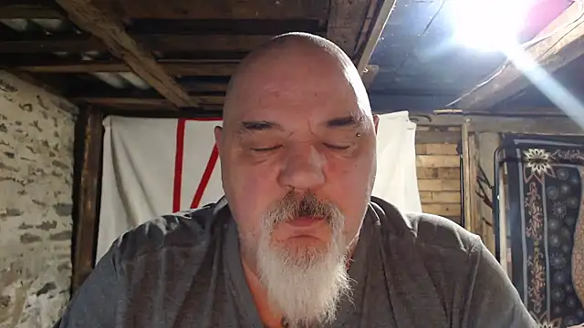 Newfiesausage1972 online show from January 17, 9:56 am