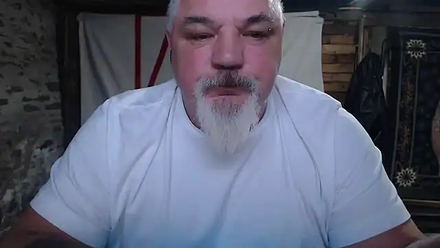 Newfiesausage1972 online show from December 20, 4:36 pm