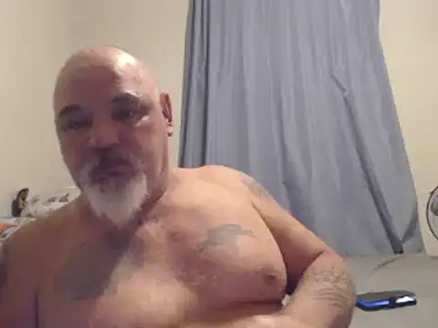 Snapshot of Newfiesausage1972 chatting on December 29, 10:01 am Newfiesausage1972 online show from December 29, 10:01 am