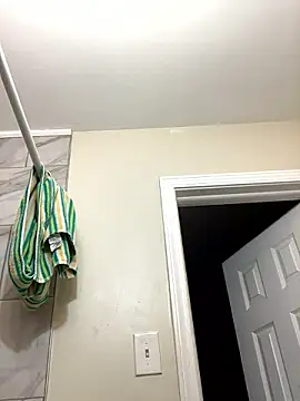 1BeautyN1Beast online show from December 6, 8:05 am