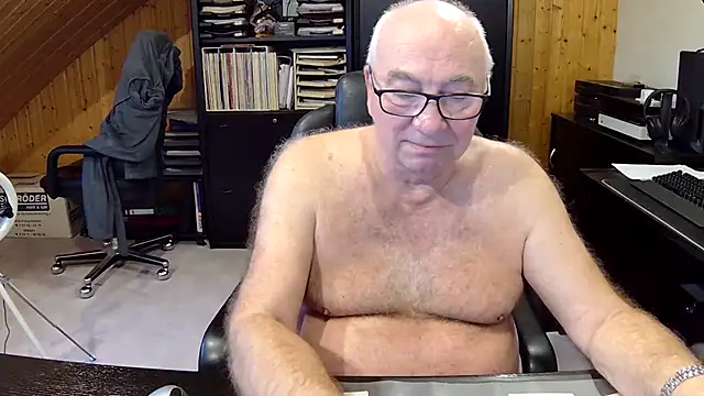 Snapshot of biggandybig chatting on December 18, 2:28 pm biggandybig online show from December 18, 2:28 pm