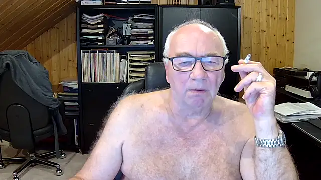 Snapshot of biggandybig chatting on January 4, 10:55 pm biggandybig online show from January 4, 10:55 pm
