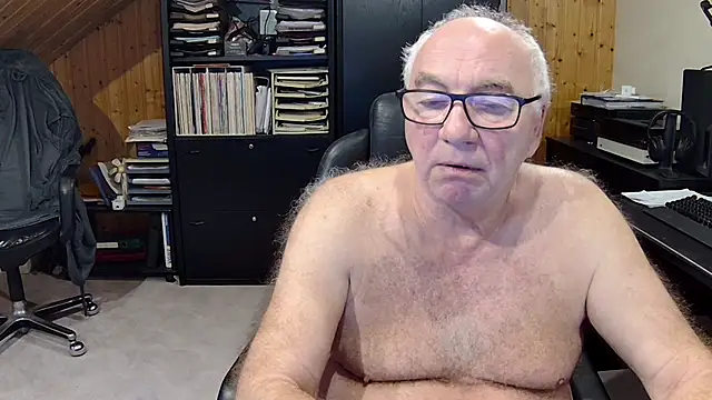 Snapshot of biggandybig chatting on January 15, 3:18 pm biggandybig online show from January 15, 3:18 pm