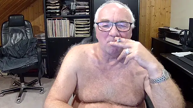 Snapshot of biggandybig chatting on January 17, 11:55 pm biggandybig online show from January 17, 11:55 pm