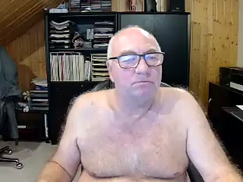 Snapshot of biggandybig chatting on December 13, 11:06 pm biggandybig online show from December 13, 11:06 pm