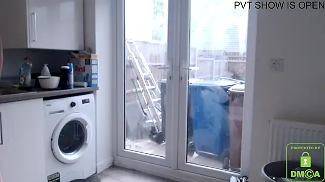 Snapshot of BritishHappyEnding chatting on October 2, 12:31 pm BritishHappyEnding online show from October 2, 12:31 pm