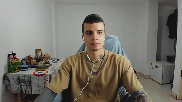 Snapshot of Balo_lovers chatting on January 28, 4:08 pm Balo lovers online show from January 28, 4:08 pm