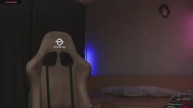 pleasure8869 online show from December 5, 4:42 am