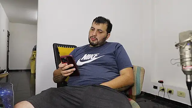 zekefotoslive online show from March 12, 11:56 pm