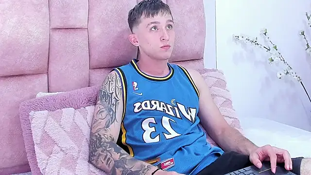 Dylanwhite23  online show from February 24, 11:30 pm