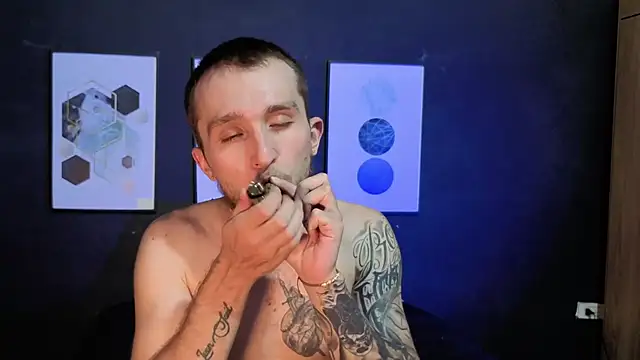 Dylanwhite23  online show from March 24, 12:27 am