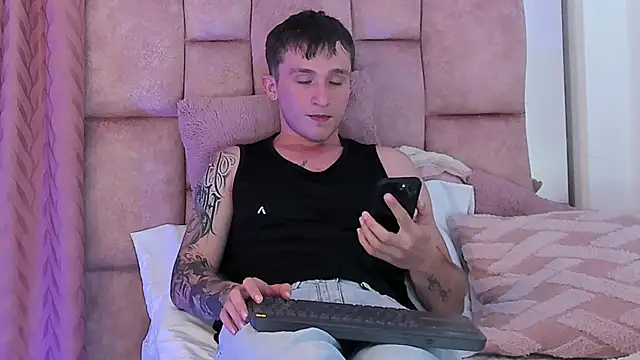 Dylanwhite23  online show from March 11, 4:10 am