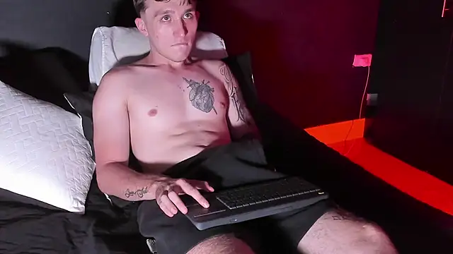 Dylanwhite23  online show from September 21, 10:32 pm