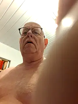 andrejoyfull64 online show from December 4, 4:14 pm