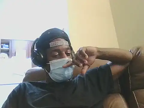 Snapshot of DreamvilleINC chatting on September 28, 3:26 am DreamvilleINC online show from September 28, 3:26 am