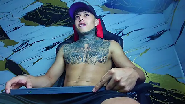 Kevin22 222 online show from February 5, 1:47 am