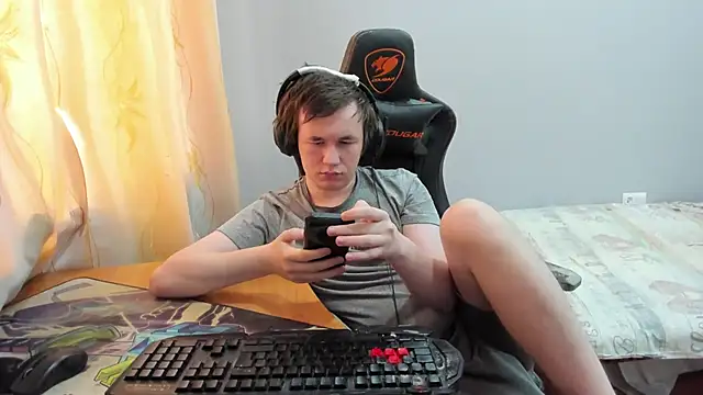 iliaskrislove online show from February 16, 8:01 am