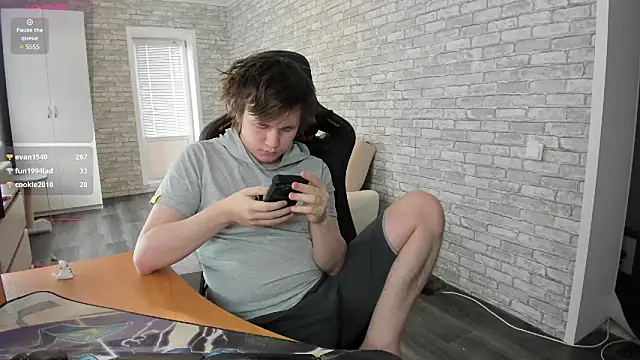 iliaskrislove online show from March 3, 8:12 am