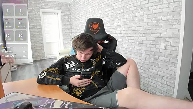 iliaskrislove online show from March 11, 6:43 am