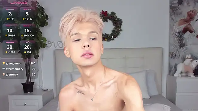 Felix Rey online show from December 14, 8:05 pm