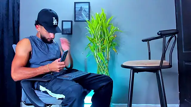 Damian 022 online show from March 31, 10:00 pm